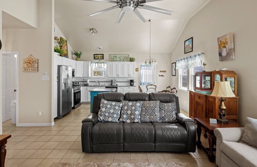 Safe Harbor House | Pool, Near Beach & Pet Friendly - La Casa Gialla