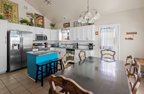 Safe Harbor House | Pool, Near Beach & Pet Friendly - La Casa Gialla