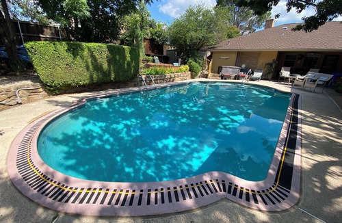 Duncanville House | Pool 🏊🏼‍♂️ Oasis 🏝 Amazing Home, Pool, Hot Tub, Grills, Fire Pit 🔷 Central Location!