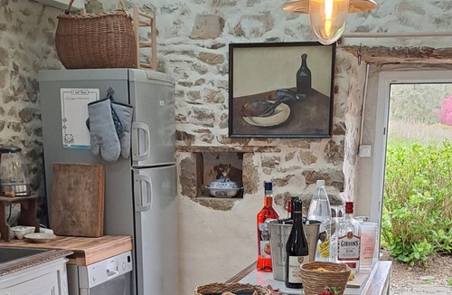 Saint-Martin-de-Cenilly Cottage | POOL OPEN for 2026 lovely private Tower cottage on grand estate