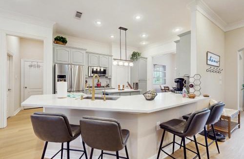 Sachse House | Pool & Outdoor Bar! Spacious Getaway in Sachse
