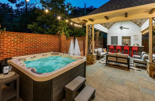 Central Gardens House | Pool Outdoor TV Fire Pit Game Room