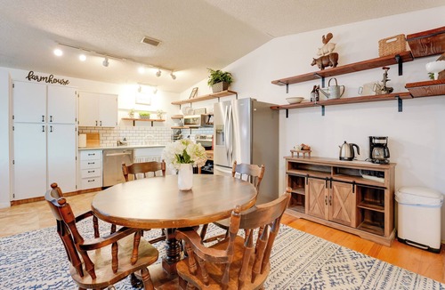 Palm Harbor Apartment | Pool & Patio Access: Breezy Getaway in Palm Harbor