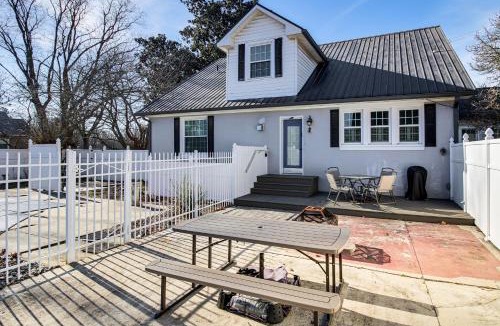 Manchester House | Pool, Patio & Putting Green: Manchester Getaway