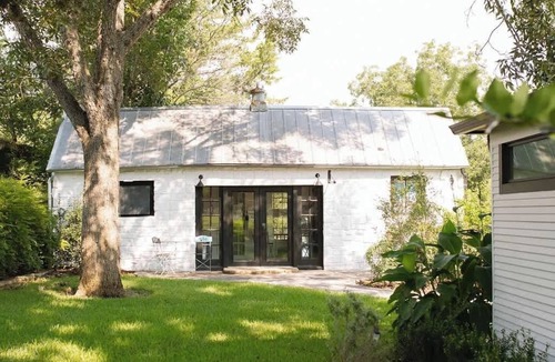 Round Top House | Pool + Pickleball | 0.4 mi Henkel Sq | Sleeps 2