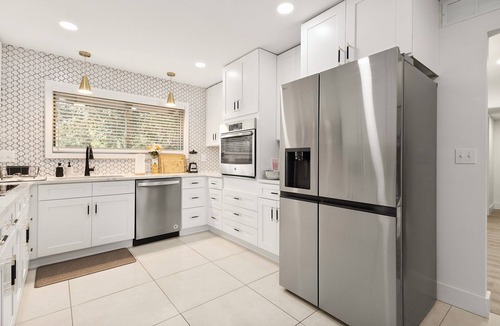 North San Antonio - SAT House | Pool + Pickleball + Bball + Mini Golf + Arcade + Hot Tub - Sleeps 20!