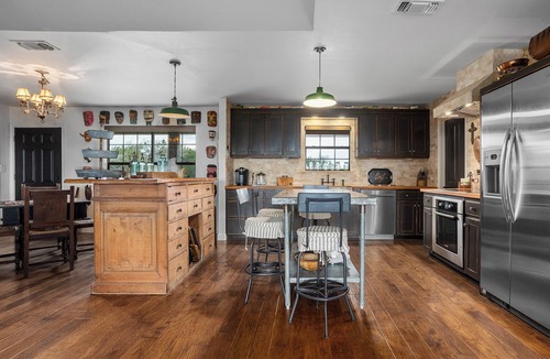 Glen Rose House | Pool, Porch & Stunning Views: Spacious Texas Home!