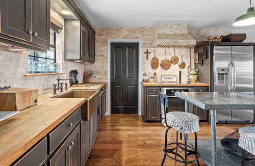 Glen Rose House | Pool, Porch & Stunning Views: Spacious Texas Home!