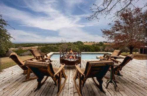 Glen Rose House | Pool, Porch & Stunning Views: Spacious Texas Home!