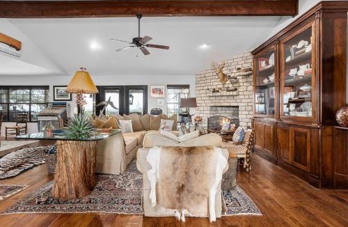 Glen Rose House | Pool, Porch & Stunning Views: Spacious Texas Home!