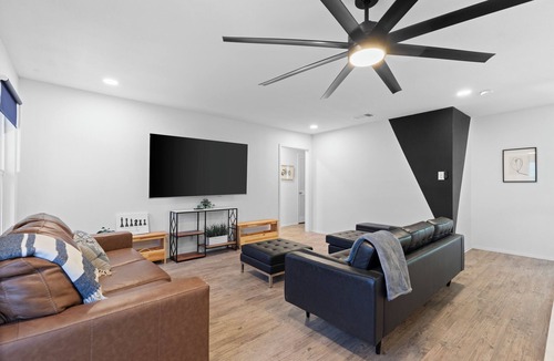 West San Antonio House | Pool, Putt-Putt, Fire Pit, Sleeps 16