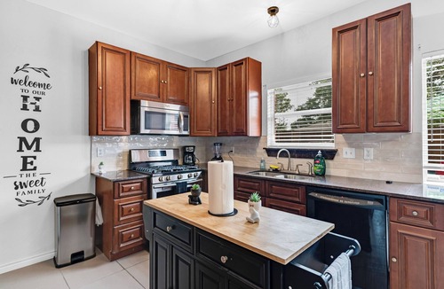 Rowlett House | Pool retreat 5BA 2.5BA 4 King bed near lake