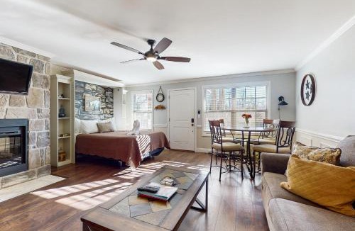 Townsend Apartment | Pool + Riverfront! Couples Retreat in Smoky Mtns