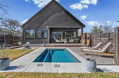 Austin House | Pool & Sauna 2 Homes for Groups Sleeps 14