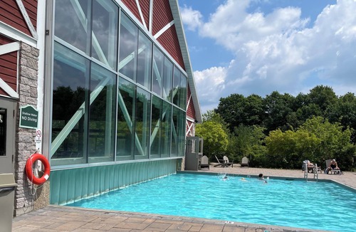 Oro-Medonte Resort | pool/ sauna/ hotube/ Horseshoe valley, vetta spa,, golf , hiking etc Oro-Medonte