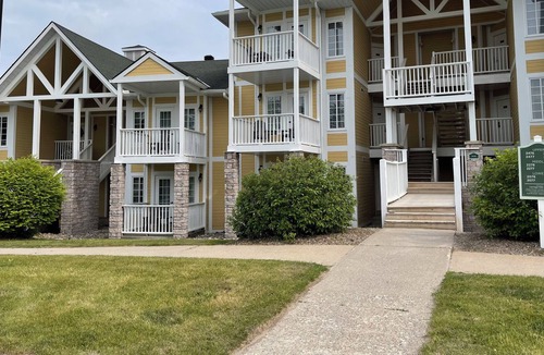 Oro-Medonte Resort | pool/ sauna/ hotube/ Horseshoe valley, vetta spa,, golf , hiking etc Oro-Medonte