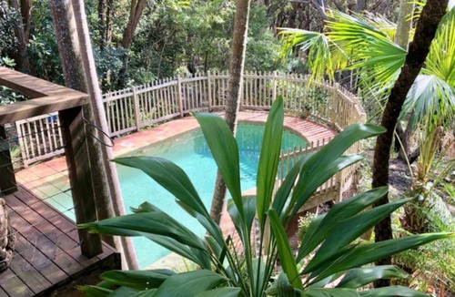 Macmasters Beach House | Pool Side at Beachview