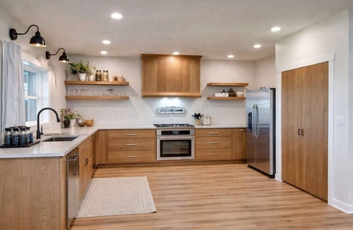 Williamstown House | Pool | Sleeps 18 | Hot Tub |Firepit | Playset |