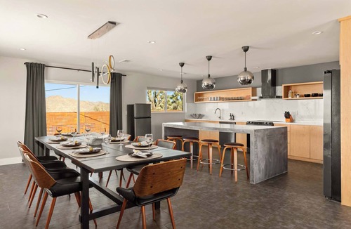 Joshua Tree House | (Pool/Spa/Pickleball/Golf/FirePit/EV charger/Sauna/Dome)