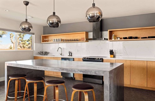 Joshua Tree House | (Pool/Spa/Pickleball/Golf/FirePit/EV charger/Sauna/Dome)