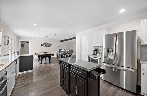 Garden Oaks House | Pool Stay Near DT, Heights | WiFi Games | Yard BBQ