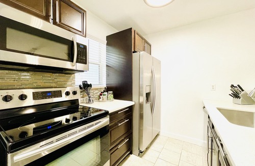 Lauderdale-by-the-Sea Apartment | Pool-Steps from Beach-Golf Car Option