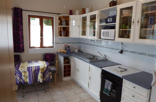 Rognonas Cottage | "Pool Studio" sleeps 2 self catering gite 10mins from Avignon!