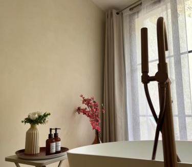 Vallabregues House | Pool Suite