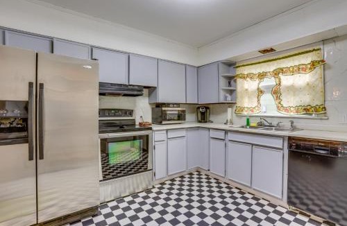 Westernport Apartment | Pool Table and Shared Sauna! Potomac River Basecamp
