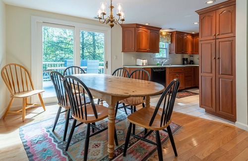 Chatham House | Pool Table, Bar, Ping Pong, Sun Rm, Deck,4 BR, Private