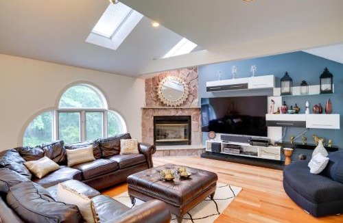 Niskayuna House | Pool Table + Deck: Luxury Mansion in Niskayuna!