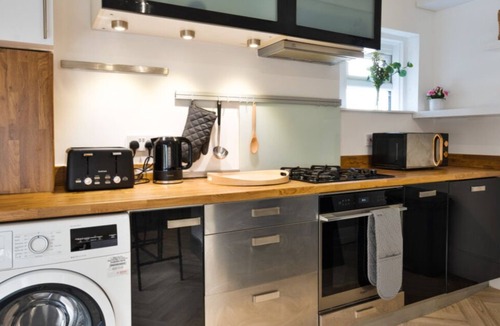 Balham Apartment | Pool Table|High End Apartment|2 Beds|4 Guests|Wifi