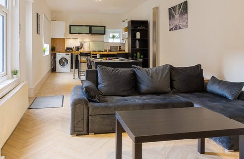 Balham Apartment | Pool Table|High End Apartment|2 Beds|4 Guests|Wifi