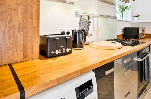 Balham Apartment | Pool Table|High End Apartment|2 Beds|4 Guests|Wifi