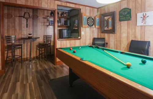 Spottswood House | Pool-Table-Hot Tub-Fire Pit