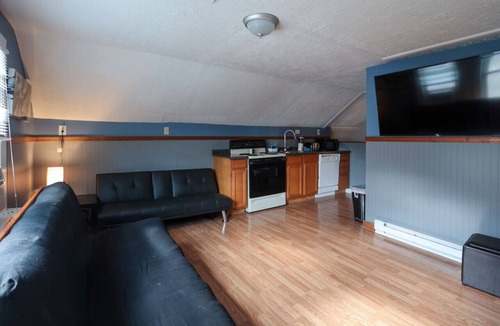 Spottswood House | Pool-Table-Hot Tub-Fire Pit