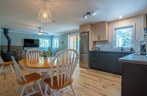 Chertsey Ski Chalet | Pool Table | Le chalet au bord du lac