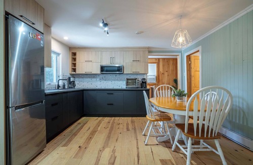 Chertsey Ski Chalet | Pool Table | Le chalet au bord du lac