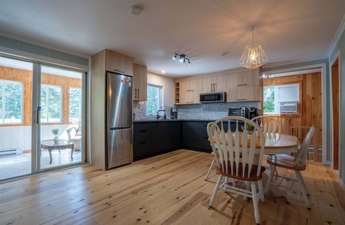 Chertsey Ski Chalet | Pool Table | Le chalet au bord du lac