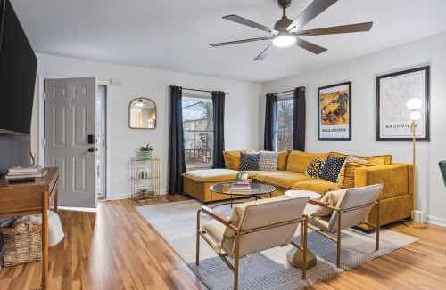 Hope Gardens House | Pool Table WALK to Downtown Bars and Farmers Market