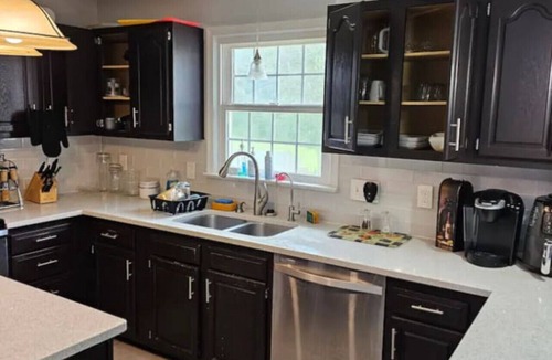 Fredericksburg House | Pool Table Wifi Fireplace Mins to Hospitals no hottub