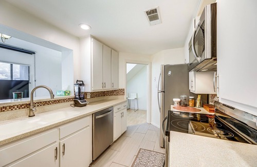 Barton Hills Condo | Pool & Trail Access On-Site: Barton Creek Condo!