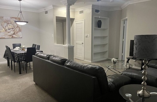 Texas Medical Center Apartment | Pool View 3 Bedroom/2 Bath Condo in Houston