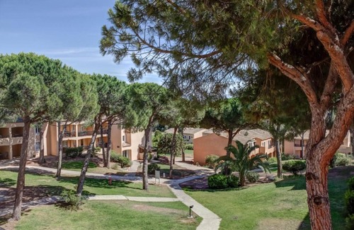 Valescure Apartment | Pool view apartment