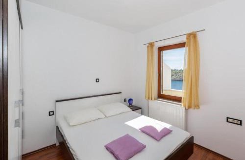 Krusevo Apartment | Pool view apartment with balcony in Obrovac