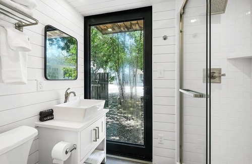 San Marcos Cabin | Pool View Containers SMTX