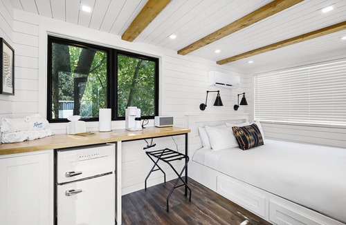 San Marcos Cabin | Pool View Containers SMTX