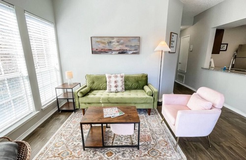 South Side Condo | Pool View Escape - Near Shops & Dining