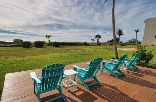 Sanibel Condo | Pool View, Ground Level, Nicely Updated- Loggerhead Cay 571