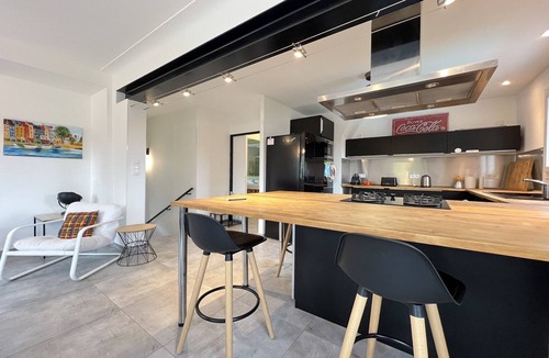Boussens House | Pool-view holiday home in Toulouse